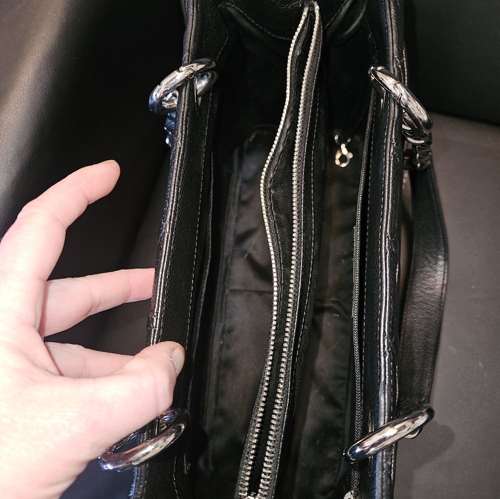 Authentic Chanel GST - Picture 5 of 5
